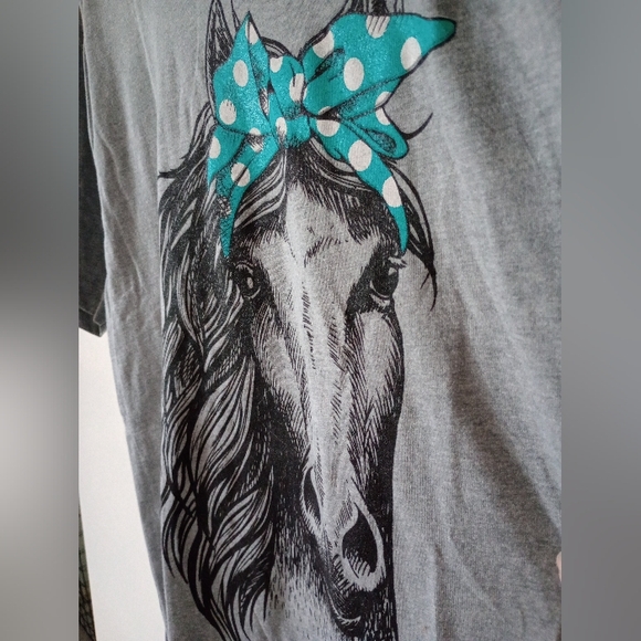 Gray Graphic Horse Design T-shirt Size Medium NWOT - Picture 4 of 9